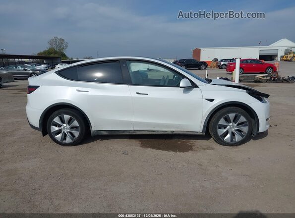 7SAYGDEE4PA045903 2023 TESLA MODEL Y White Սարքավորումների վահանակի տեսք