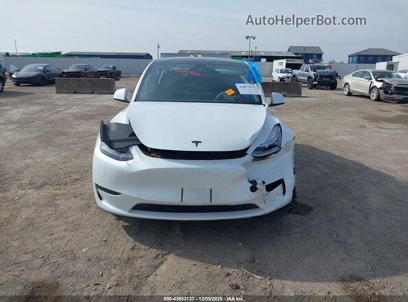 7SAYGDEE4PA045903 2023 TESLA MODEL Y White Առջևի վահանակի տեսք