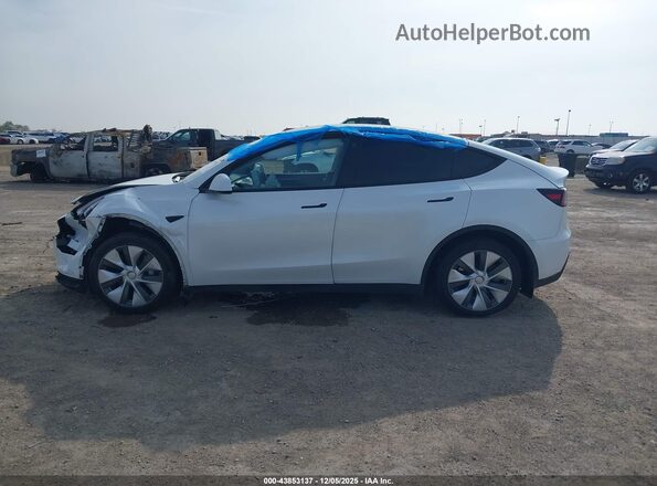 7SAYGDEE4PA045903 2023 TESLA MODEL Y White Սալոնի հետևի տեսք