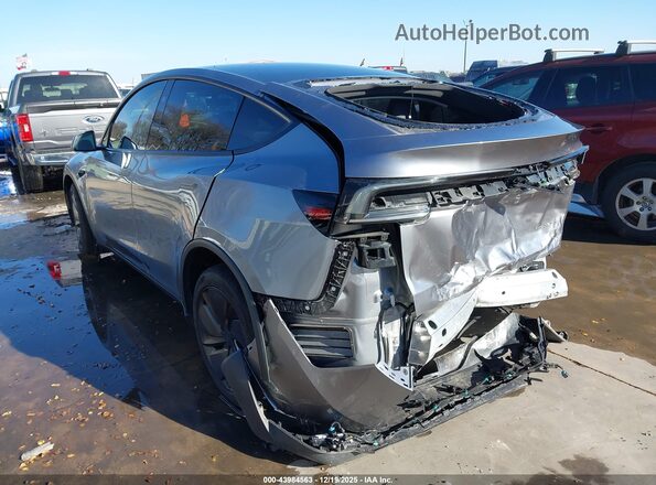 7SAYGDEE4TA396725 2026 TESLA MODEL Y Серебряный Задняя левая четверть