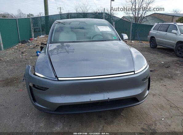 7SAYGDEE5TA414312 2026 TESLA MODEL Y Silver Widok wnętrza z tyłu