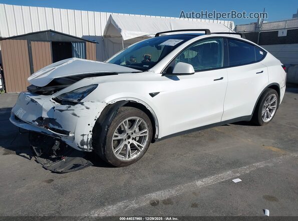 7SAYGDEE6NF410081 2022 TESLA MODEL Y Белый Передняя левая четверть