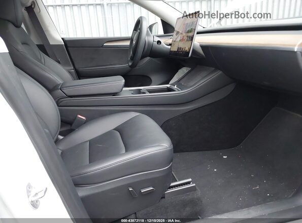 7SAYGDEE6PA124988 2023 TESLA MODEL Y Белый Вид салона спереди