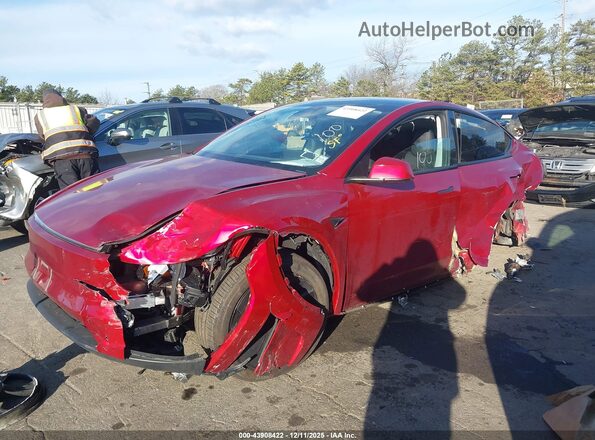 7SAYGDEE6TA380106 2026 TESLA MODEL Y Red Առջևի ձախ երեք քառորդ տեսարան