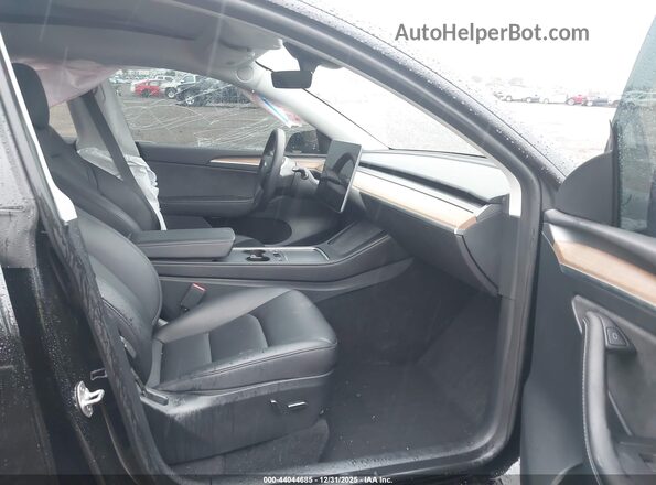 7SAYGDEE7PF853679 2023 TESLA MODEL Y Black წინა სალონის ხედი