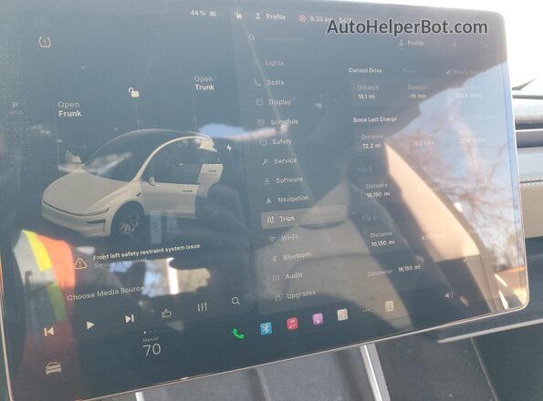 7SAYGDEE7TA380986 2026 TESLA MODEL White Սարքավորումների վահանակի տեսք