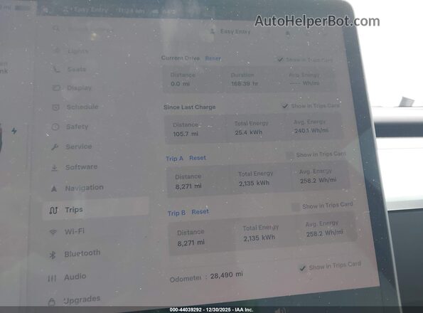 7SAYGDEE9PF960362 2023 TESLA MODEL Y Gray Widok tylnych siedzeń