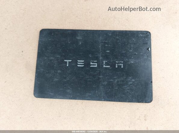 7SAYGDEE9PF960362 2023 TESLA MODEL Y Gray Widok deski rozdzielczej