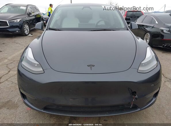 7SAYGDEE9PF960362 2023 TESLA MODEL Y Gray Widok zestawu wskaźników