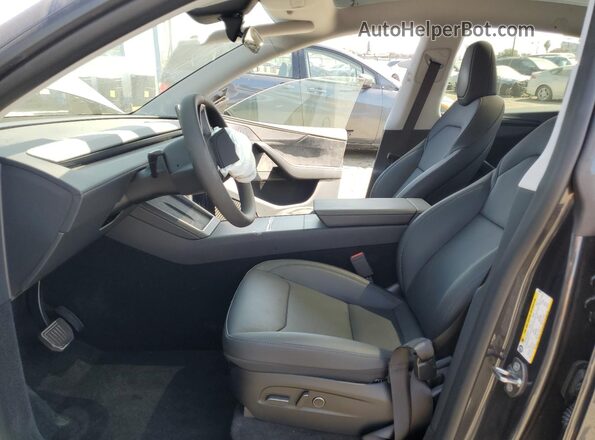 7SAYGDEE9TF353453 2026 TESLA MODEL Gray Widok wnętrza z przodu