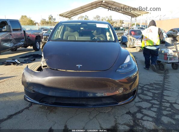 7SAYGDEEXRA247003 2024 TESLA MODEL Y Gray უკანა სალონის ხედი