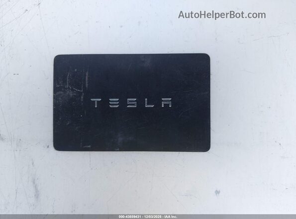 7SAYGDEEXRA247003 2024 TESLA MODEL Y Gray წინა პანელის ხედი