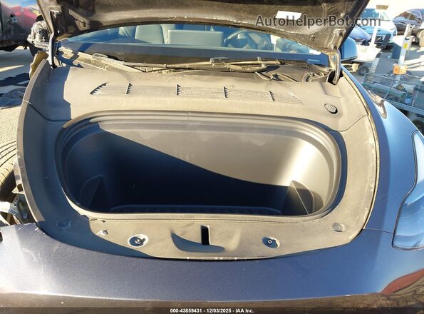 7SAYGDEEXRA247003 2024 TESLA MODEL Y Gray უკანა ხედი