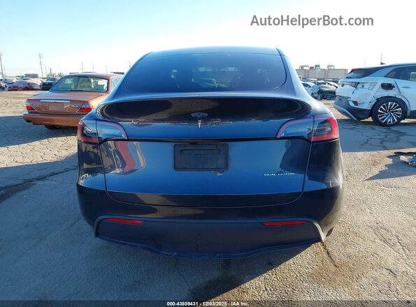 7SAYGDEEXRA247003 2024 TESLA MODEL Y Gray 
