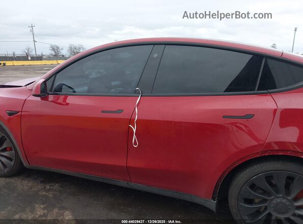 7SAYGDEF0NF391410 2022 TESLA MODEL Y Red Սալոնի հետևի տեսք