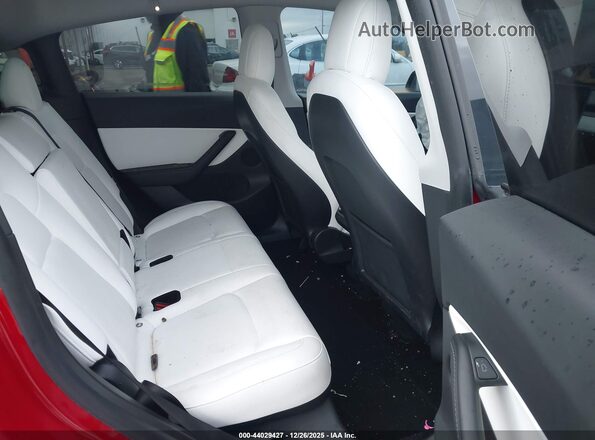 7SAYGDEF0NF391410 2022 TESLA MODEL Y Red VIN կոդի պիտակի տեսք