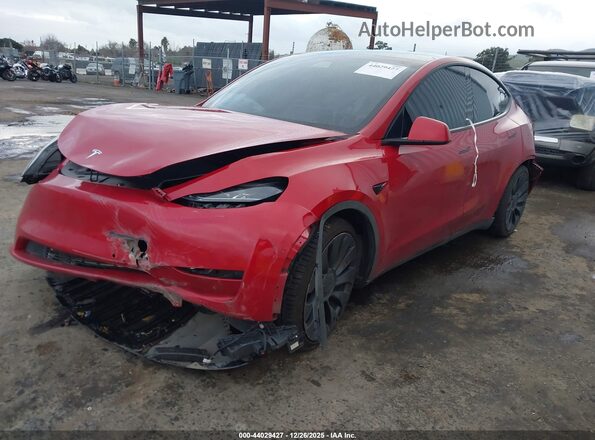 7SAYGDEF0NF391410 2022 TESLA MODEL Y Red Առջևի ձախ երեք քառորդ տեսարան