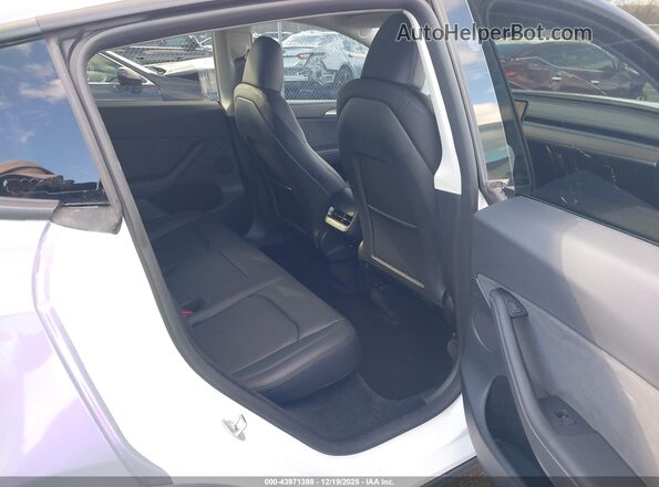 7SAYGDEF1PF948232 2023 TESLA MODEL Y Purple VIN կոդի պիտակի տեսք
