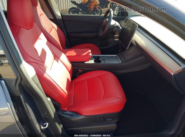 7SAYGDEF3NF382829 2022 TESLA MODEL Y Gray წინა სალონის ხედი