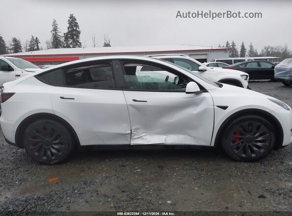 7SAYGDEF3NF495518 2022 TESLA MODEL Y White Widok wnętrza z tyłu