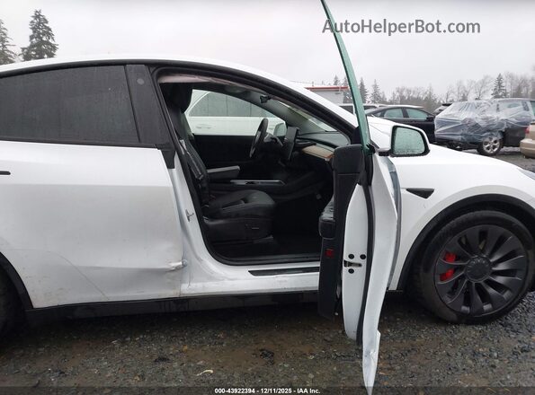 7SAYGDEF3NF495518 2022 TESLA MODEL Y White Widok wnętrza z przodu