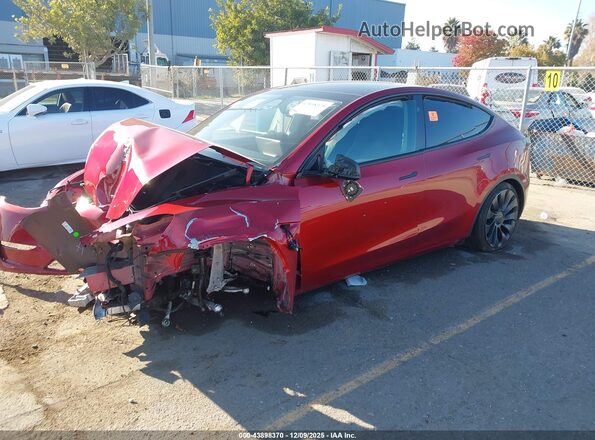 7SAYGDEF4RF162153 2024 TESLA MODEL Y Red Առջևի ձախ երեք քառորդ տեսարան