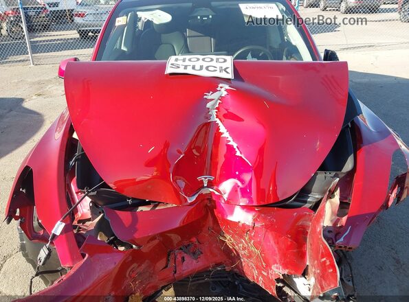 7SAYGDEF4RF162153 2024 TESLA MODEL Y Red Հետևի տեսք