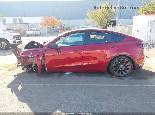 7SAYGDEF4RF162153 2024 TESLA MODEL Y Red Սալոնի 360 աստիճան տեսք