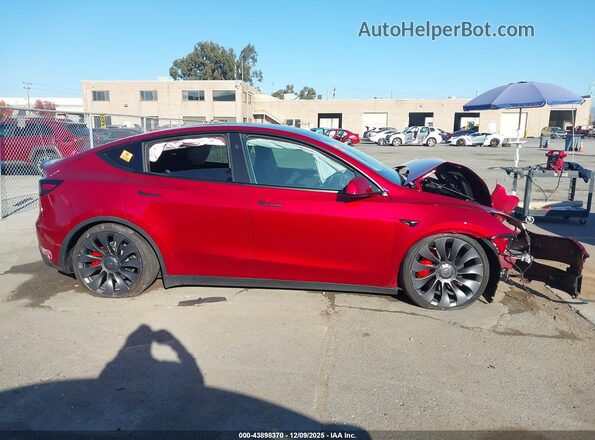 7SAYGDEF4RF162153 2024 TESLA MODEL Y Red Սալոնի հետևի տեսք