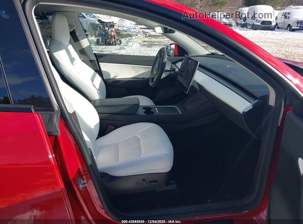7SAYGDEF5NF377146 2022 TESLA MODEL Y Red Вид салону спереду