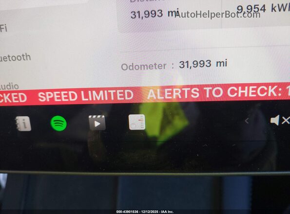 7SAYGDEF5NF500654 2022 TESLA MODEL Y Gray Widok tylnych siedzeń