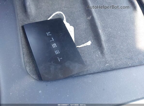 7SAYGDEF6NF466420 2022 TESLA MODEL Y Red Vista del salpicadero