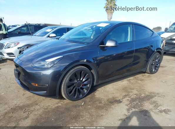 7SAYGDEF8RF022204 2024 TESLA MODEL Y Gray Передня ліва чверть