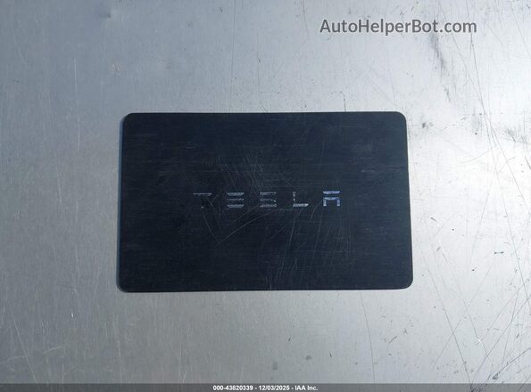 7SAYGDEF8RF022204 2024 TESLA MODEL Y Gray Вид панелі приладів