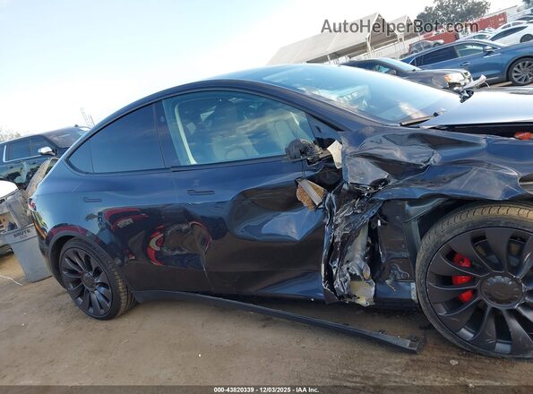 7SAYGDEF8RF022204 2024 TESLA MODEL Y Gray Панорамний вид салону 360°