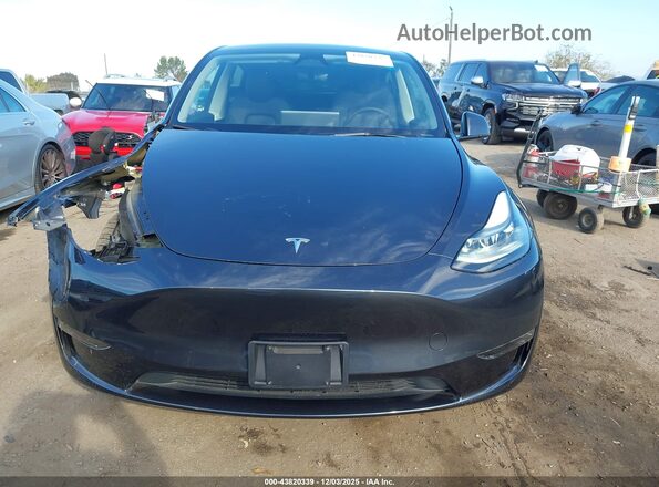 7SAYGDEF8RF022204 2024 TESLA MODEL Y Gray Вид задньої частини салону