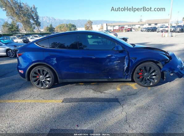 7SAYGDEF9NF521524 2022 TESLA MODEL Y Blue Widok wnętrza 360 stopni