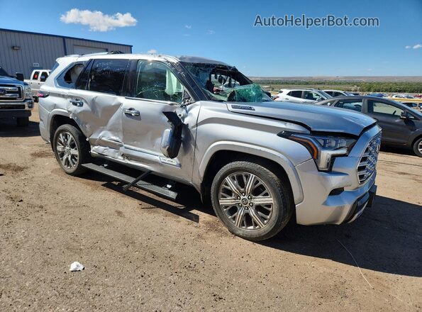 7SVAAABA1PX014834 2023 TOYOTA SEQUOIA Silver Delantero derecho