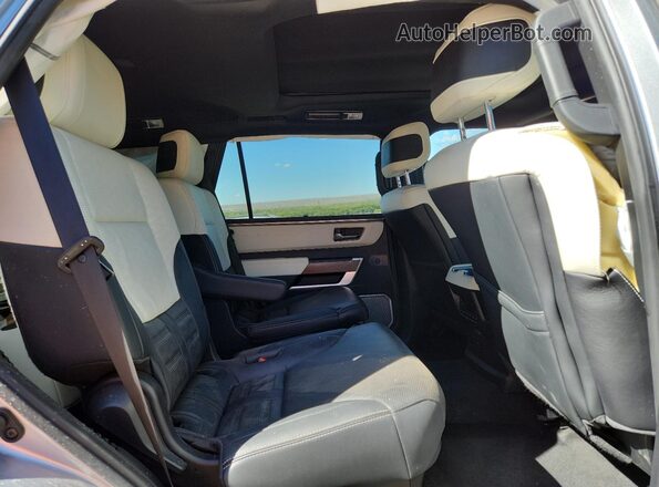 7SVAAABA1PX014834 2023 TOYOTA SEQUOIA Silver Vista interior trasera