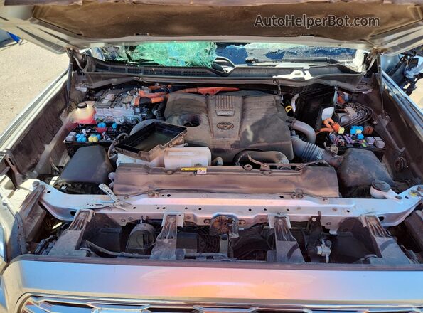 7SVAAABA1PX014834 2023 TOYOTA SEQUOIA Silver Vista del compartimento del motor