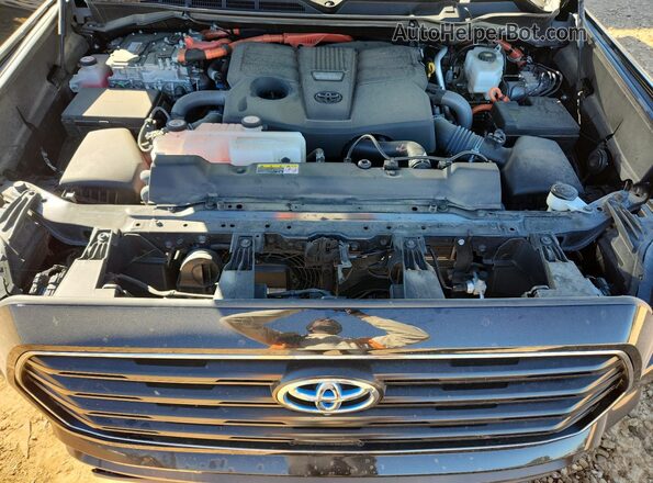 7SVAAABA2RX024100 2024 TOYOTA SEQUOIA Black Widok komory silnika