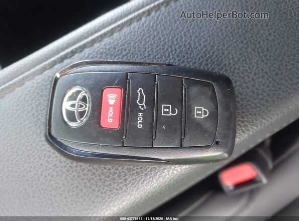7SVAAABA2SX050492 2025 TOYOTA SEQUOIA Red Вид панелі приладів