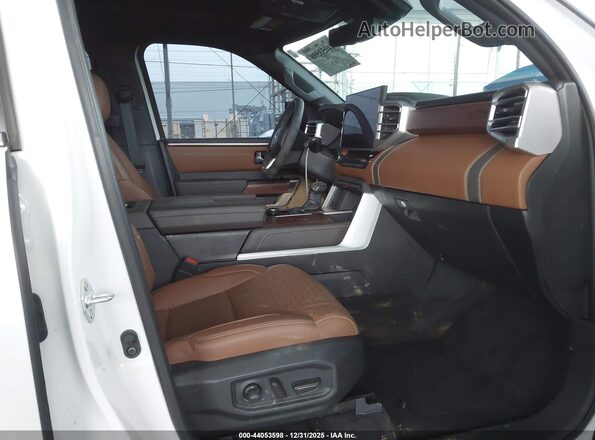 7SVAAABA3SX070217 2025 TOYOTA SEQUOIA White Սալոնի դիմացի տեսք