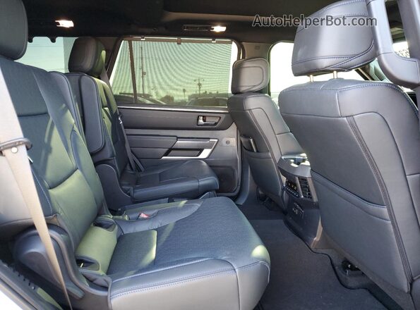 7SVAAABA5SX067626 2025 TOYOTA SEQUOIA White Widok wnętrza z tyłu