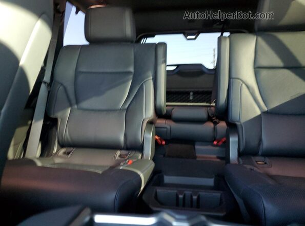 7SVAAABA5SX067626 2025 TOYOTA SEQUOIA White Widok tylnych siedzeń