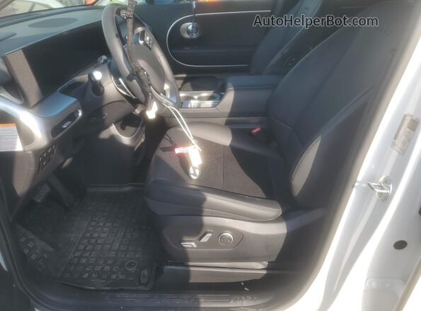 7YAMUFS38TY001766 2026 HYUNDAI IONIQ Белый Вид салона спереди