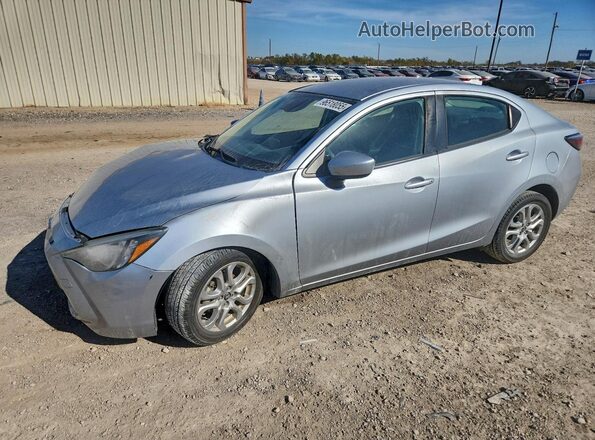3MYDLBYV9JY317272 2018 TOYOTA YARIS Silver 