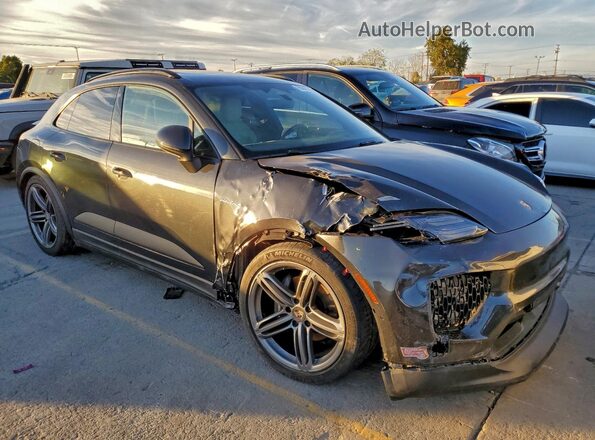 WP1AA2XA3RL000819 2024 PORSCHE MACAN Black Widok z przodu