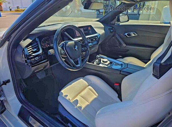 WBAHF3C01LWW54583 2020 BMW Z4 Белый Вид салона спереди