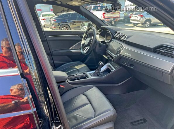 WA1DECF34R1094102 2024 AUDI Q3 Black 
